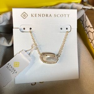 Elisa Pendant Necklace in Ivory Pearl & Gold Chain